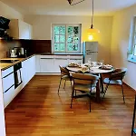 Gemuetliche, Moderne In Fabrikanten *