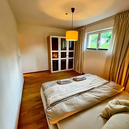 Gemuetliche, Moderne In Fabrikanten