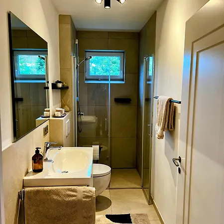 Gemuetliche, Moderne In Fabrikanten
