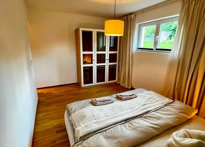 Gemuetliche, Moderne In Fabrikanten