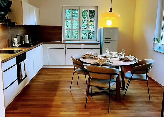 Gemuetliche, Moderne In Fabrikanten *